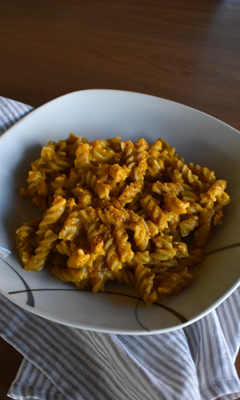 Pâtes avec une sauce à la patate douce