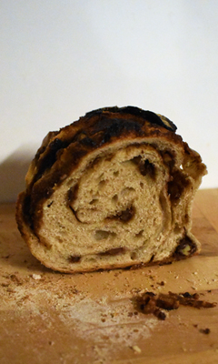 Pain au levain roulé à la cannelle et aux pacanes